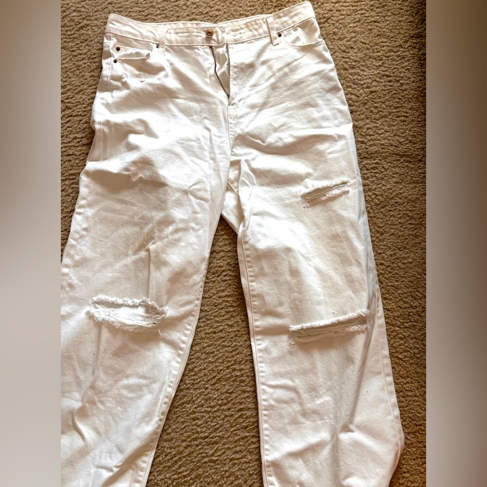 White wide leg ripped jeans from Fashion Nova  , no stretch. Size 11/12